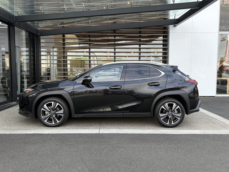 2026 Lexus UX 300h Limited 2.0L Hybrid image 5