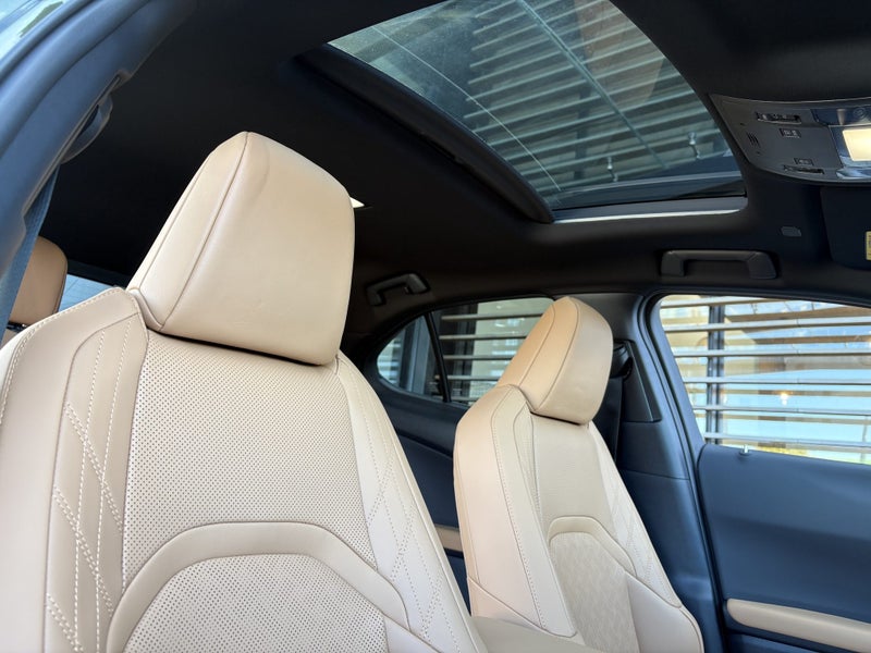 2026 Lexus UX 300h Limited 2.0L Hybrid image 2