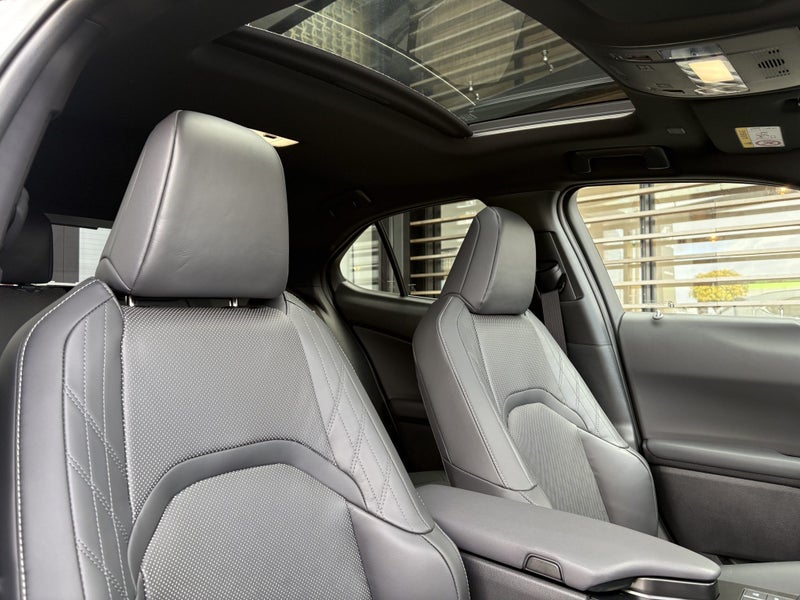 2026 Lexus UX 300h Limited 2.0L Hybrid AWD image 2