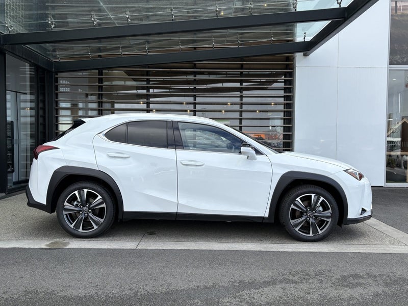 2026 Lexus UX 300h Limited 2.0L Hybrid AWD image 4