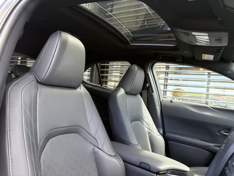 2026 Lexus UX 300h Limited 2.0L Hybrid AWD image 2