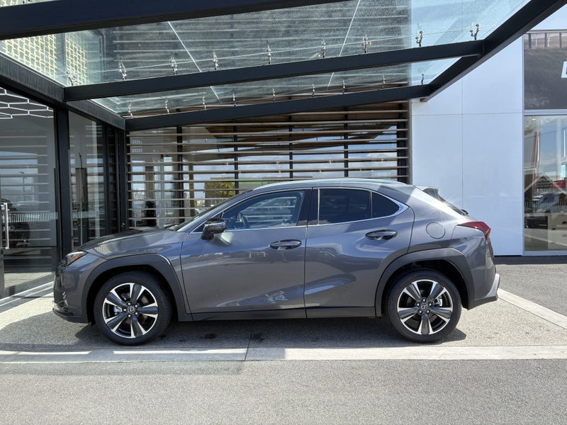 2026 Lexus UX 300h Limited 2.0L Hybrid AWD image 5
