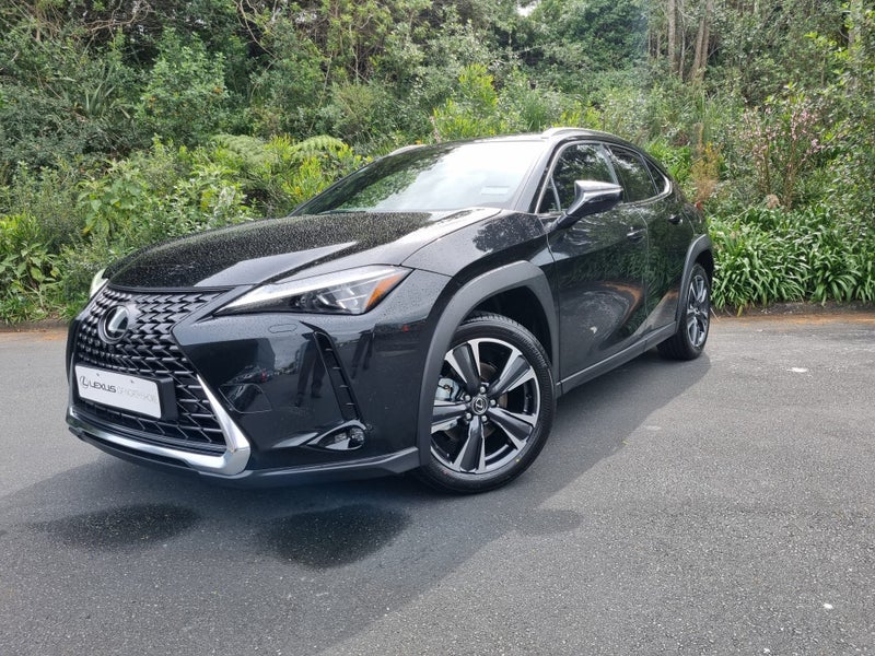 2026 Lexus UX 300h Limited 2.0L Hybrid AWD SUV image 3