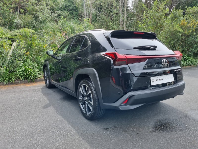 2026 Lexus UX 300h Limited 2.0L Hybrid AWD SUV image 5