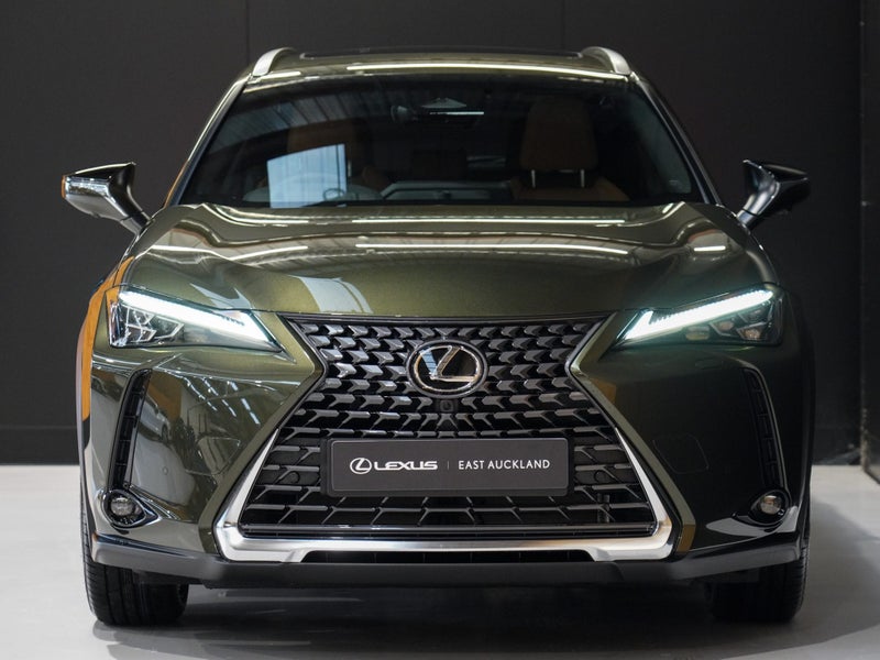 2026 Lexus UX 300h Limited 2.0P HV ECVT FWD SUV... image 3