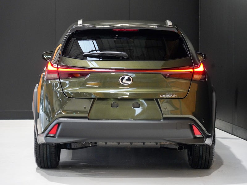 2026 Lexus UX 300h Limited 2.0P HV ECVT FWD SUV... image 4