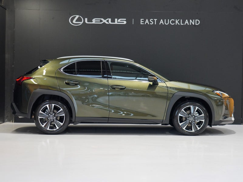 2026 Lexus UX 300h Limited 2.0P HV ECVT FWD SUV... image 5