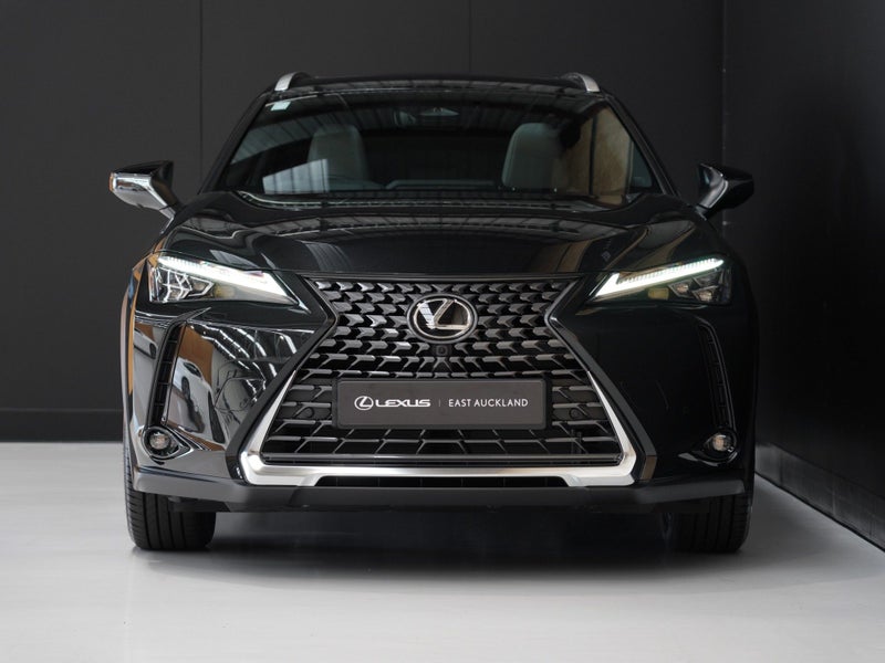 2026 Lexus UX 300h Limited 2.0P HV ECVT FWD SUV... image 4