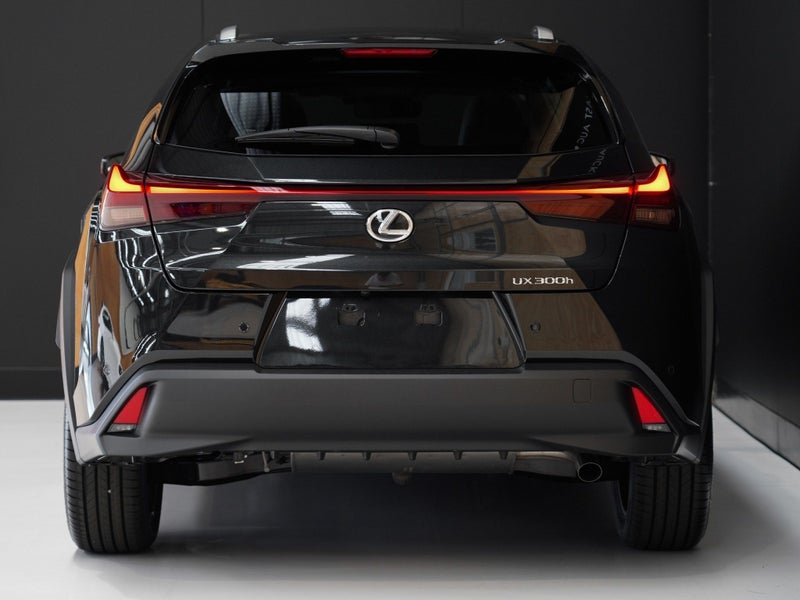 2026 Lexus UX 300h Limited 2.0P HV ECVT FWD SUV... image 5