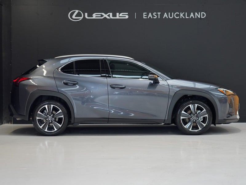 2026 Lexus UX 300h Limited 2.0P HV ECVT FWD SUV... image 3