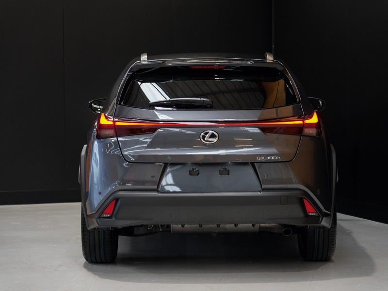 2026 Lexus UX 300h Limited 2.0P HV ECVT FWD SUV... image 5