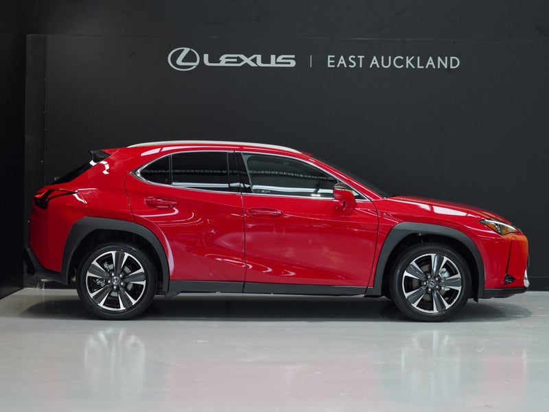 2026 Lexus UX 300h Limited 2.0P HV ECVT FWD SUV... image 3