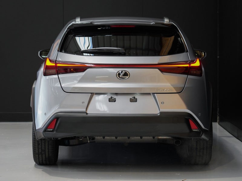 2026 Lexus UX 300h Limited 2.0P HV ECVT FWD SUV... image 4