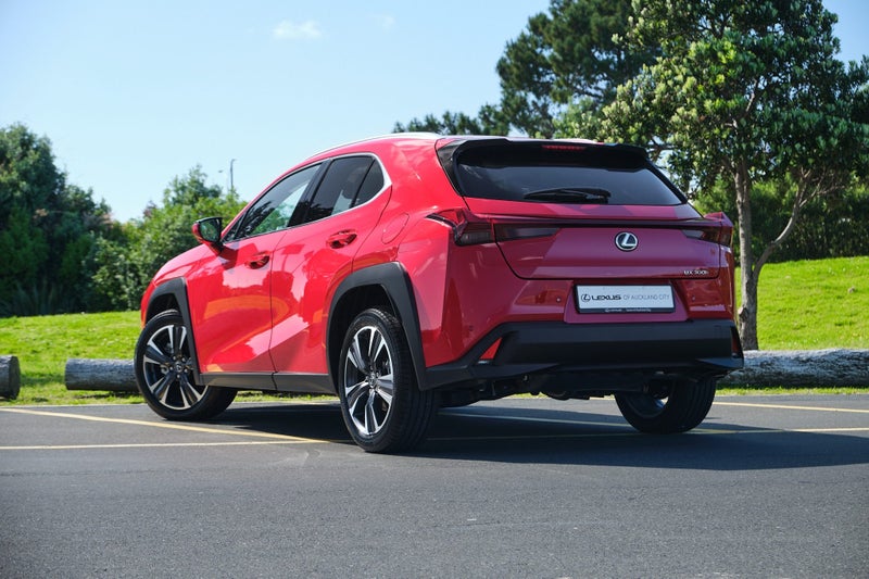 2026 Lexus UX 300h Limited image 4