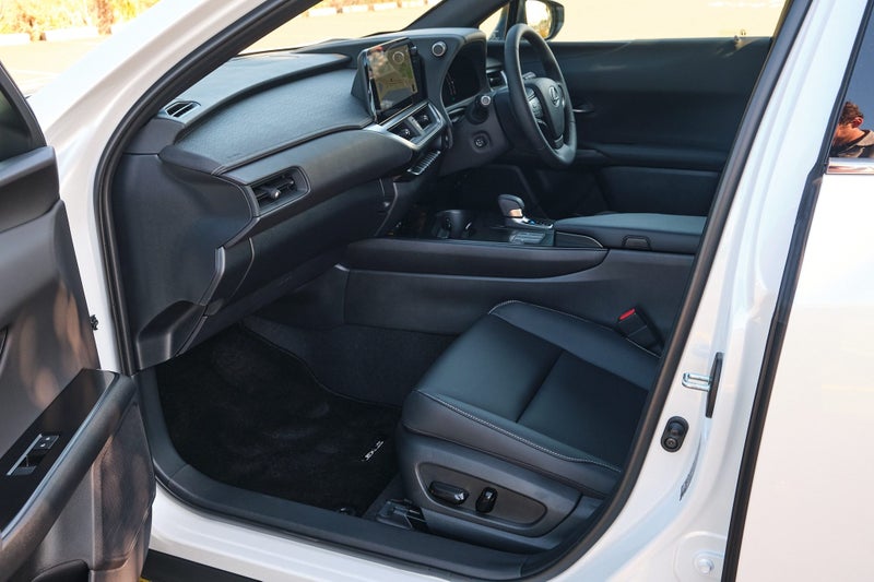 2026 Lexus UX 300h Premium image 4