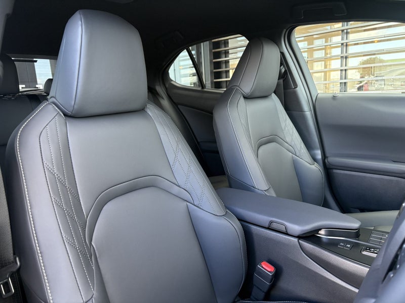 2026 Lexus UX 300h Premium 2.0L Hybrid image 2