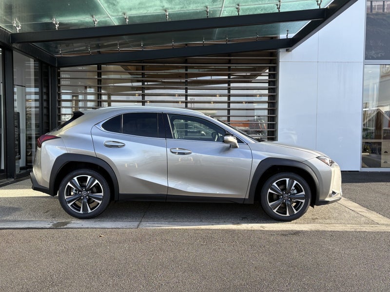 2026 Lexus UX 300h Premium 2.0L Hybrid image 4