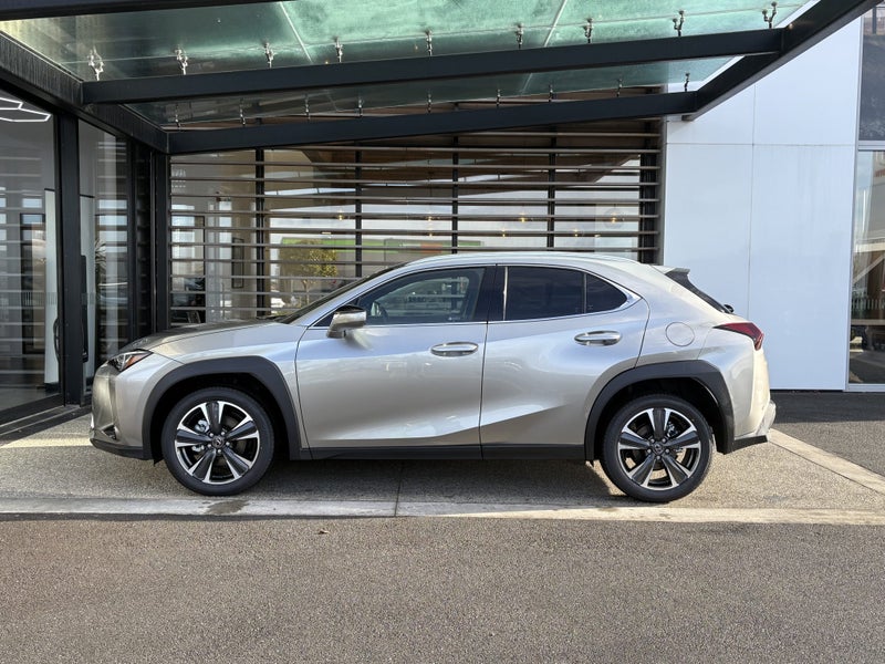 2026 Lexus UX 300h Premium 2.0L Hybrid image 5