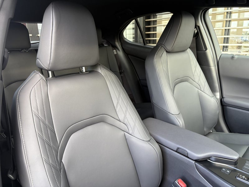 2026 Lexus UX 300h Premium 2.0L Hybrid AWD image 2
