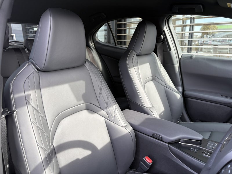 2026 Lexus UX 300h Premium 2.0L Hybrid AWD image 2