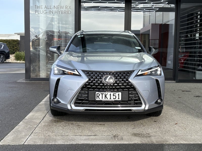 2026 Lexus UX 300h Premium 2.0L Hybrid AWD image 3