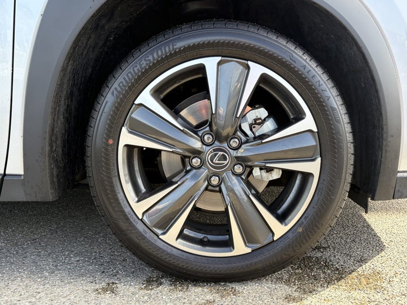 2026 Lexus UX 300h Premium 2.0L Hybrid AWD image 5