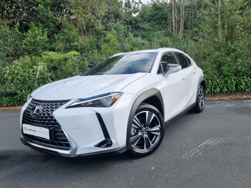 2026 Lexus UX 300h Premium 2.0L Hybrid FWD SUV image 3