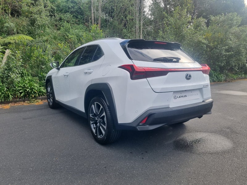 2026 Lexus UX 300h Premium 2.0L Hybrid FWD SUV image 5