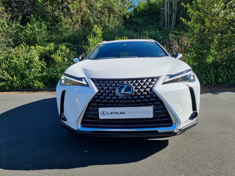 2026 Lexus UX 300h Premium 2.0L Hybrif FWD SUV image 2