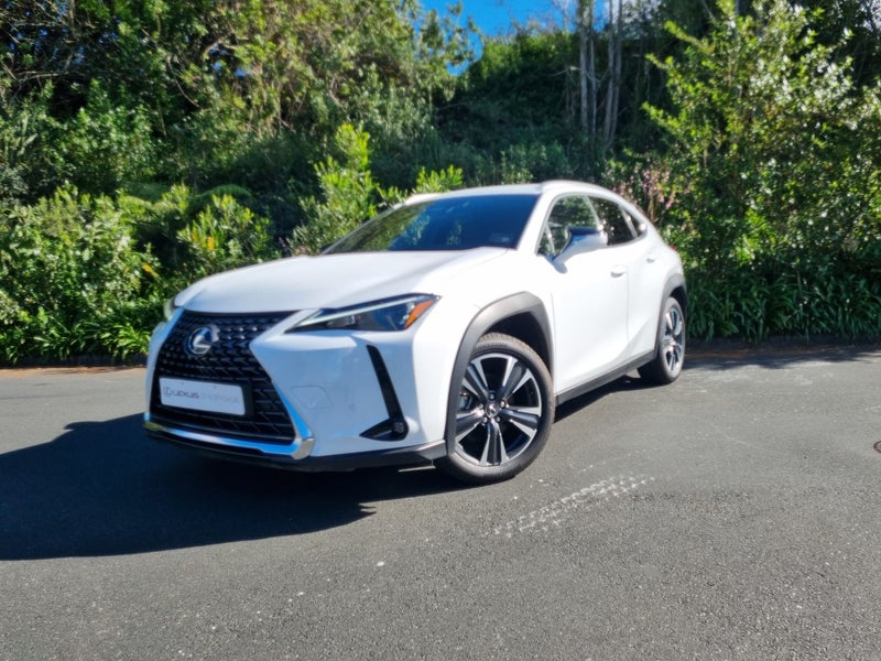 2026 Lexus UX 300h Premium 2.0L Hybrif FWD SUV image 3