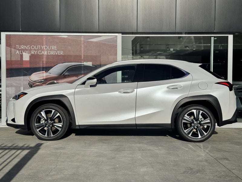 2026 Lexus UX 300h Premium 2L Hybrid image 4