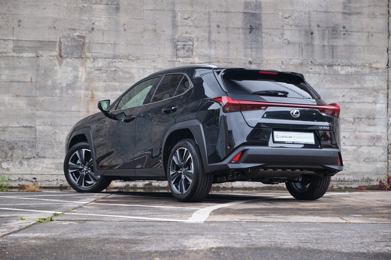 2026 Lexus UX 300h Premium image 2