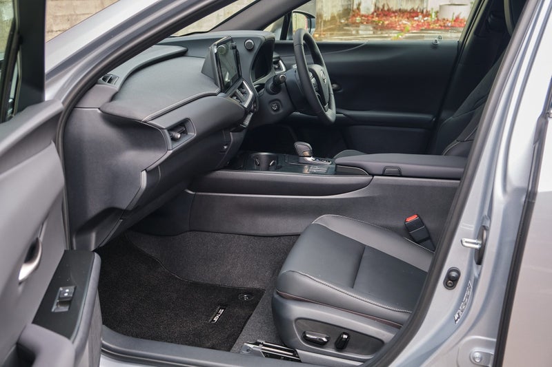 2026 Lexus UX 300h Premium image 4