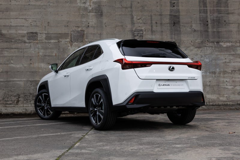 2026 Lexus UX 300h Premium image 4