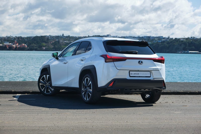 2026 Lexus UX 300h Premium image 4