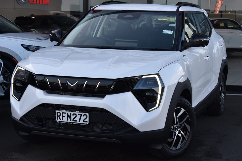 2026 Mahindra XUV 3XO AX5L image 2