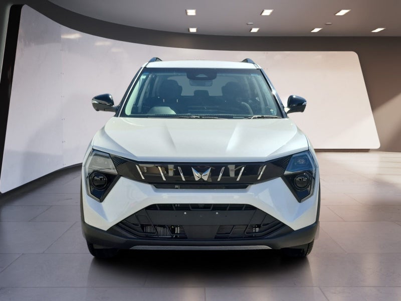 2026 Mahindra XUV 3XO Ax5l 1.2Pt/6At image 2