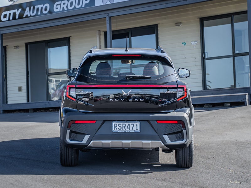 2026 Mahindra XUV 3XO Ax7l 1.2Pt/6At image 4