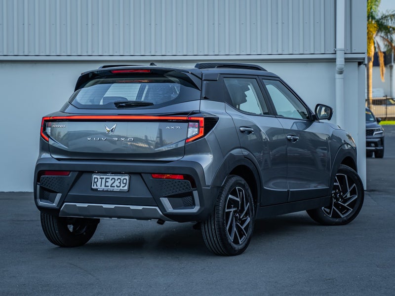 2026 Mahindra XUV 3XO Ax7l 1.2Pt/6At image 2