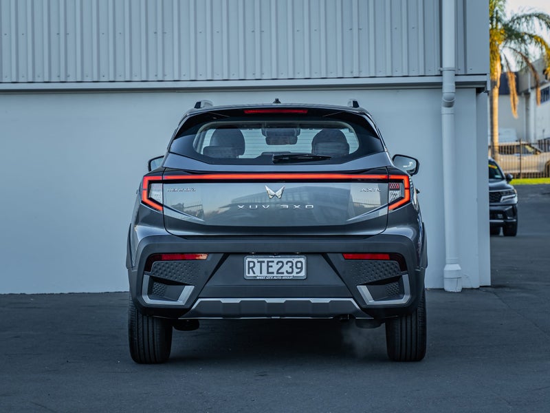 2026 Mahindra XUV 3XO Ax7l 1.2Pt/6At image 4