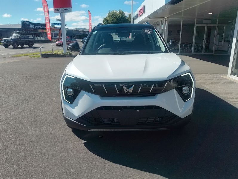 2026 Mahindra XUV 3XO AX7L image 2