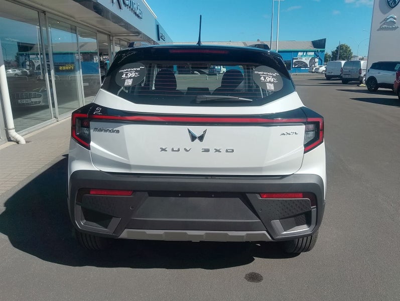 2026 Mahindra XUV 3XO AX7L image 5