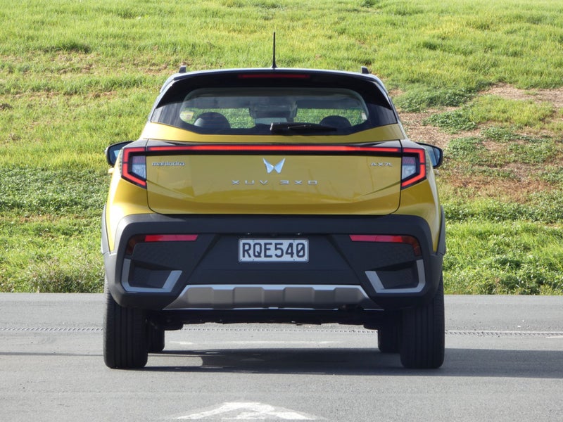 2026 Mahindra XUV 3Xo Ax7l image 3