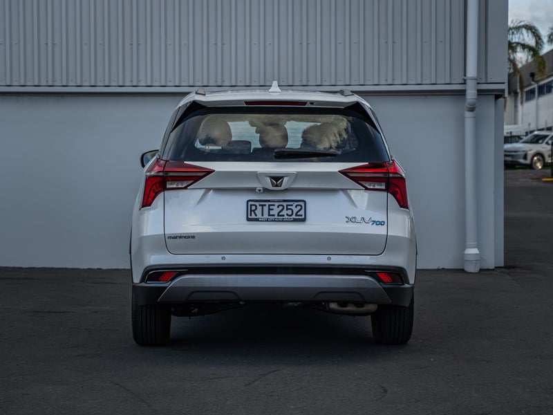 2026 Mahindra XUV700 Ax7l 2.0Pt/6At image 4