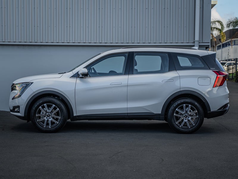 2026 Mahindra XUV700 Ax7l 2.0Pt/6At image 5