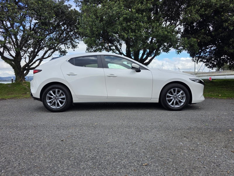 2026 Mazda 3 GSX Hatch image 3