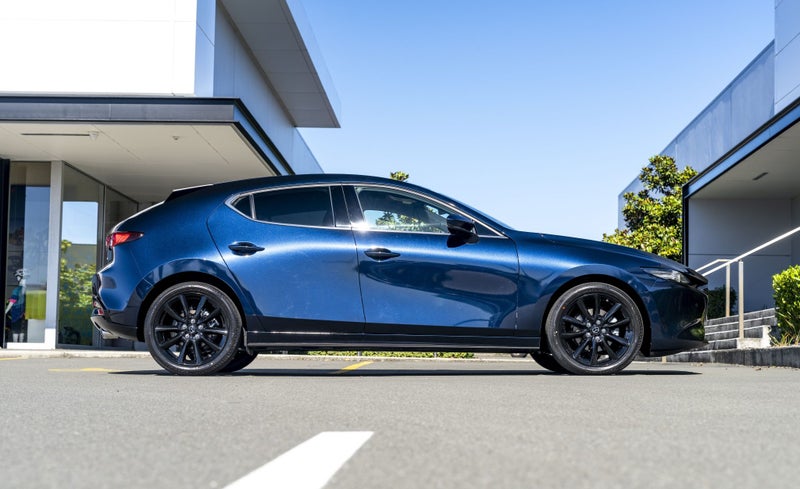 2026 Mazda 3 HOMURA 2.5L FWD Hatchback image 3