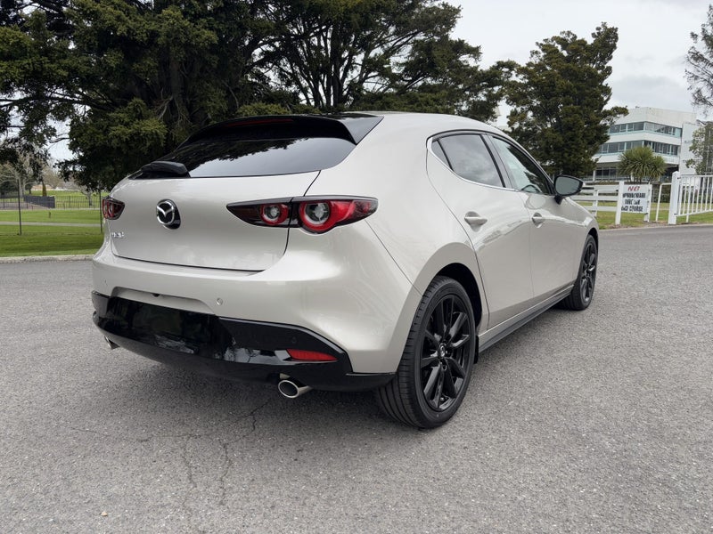 2026 Mazda 3 HOMURA 2.5L HATCH image 3