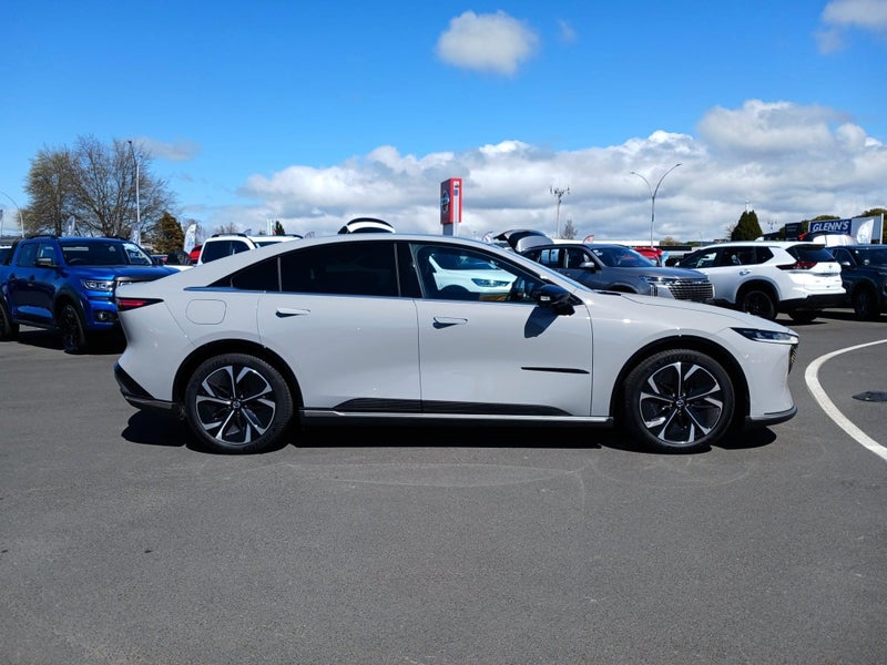 2026 Mazda 6e Takami image 3