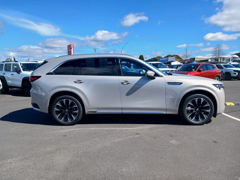 2026 Mazda CX-90 Takami image 3